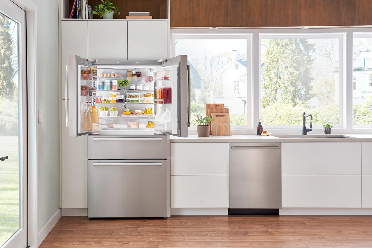 800 Series French Door Bottom Mount Refrigerator 36