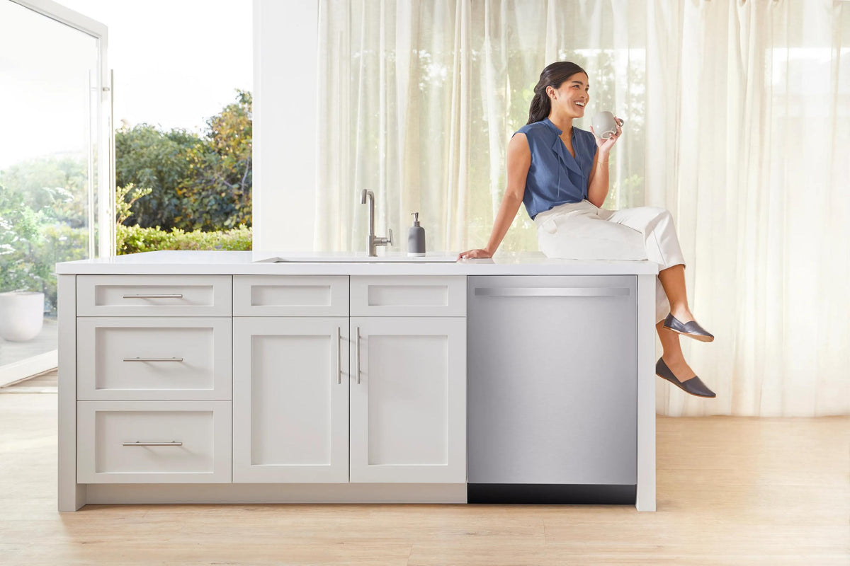 Benchmark™ Dishwasher 24'' Brushed steel anti-fingerprint